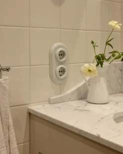 Insats jordat eluttag vitt porslin - Fontini infällt