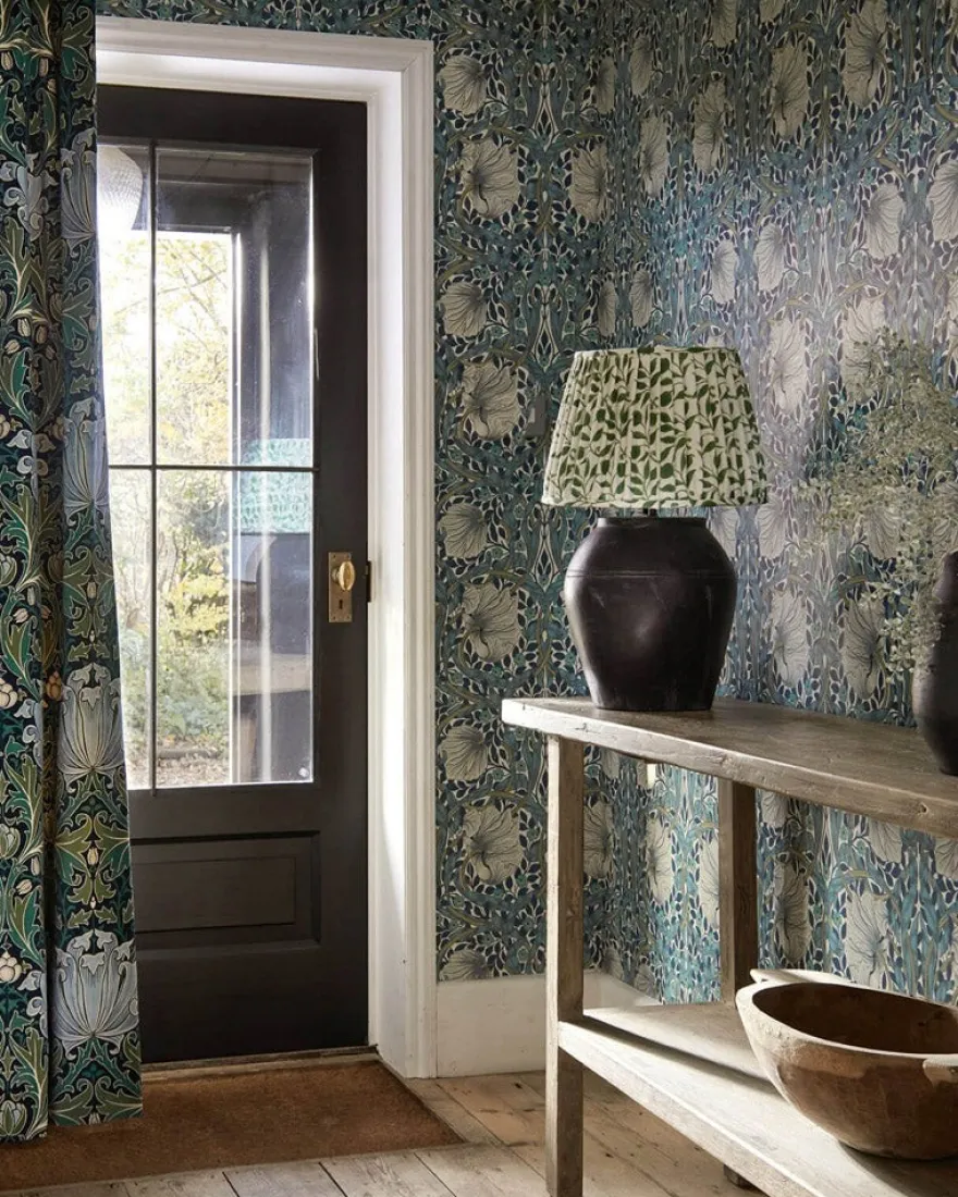 William Morris & Co. Tapet - Pimpernel Woad/Coral